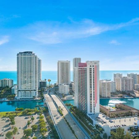 Balcony - Pool - Near Beach - Gym Hallandale Beach Buitenkant foto