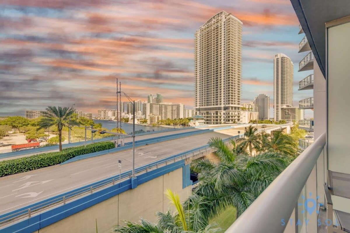 Balcony - Pool - Near Beach - Gym Hallandale Beach Buitenkant foto