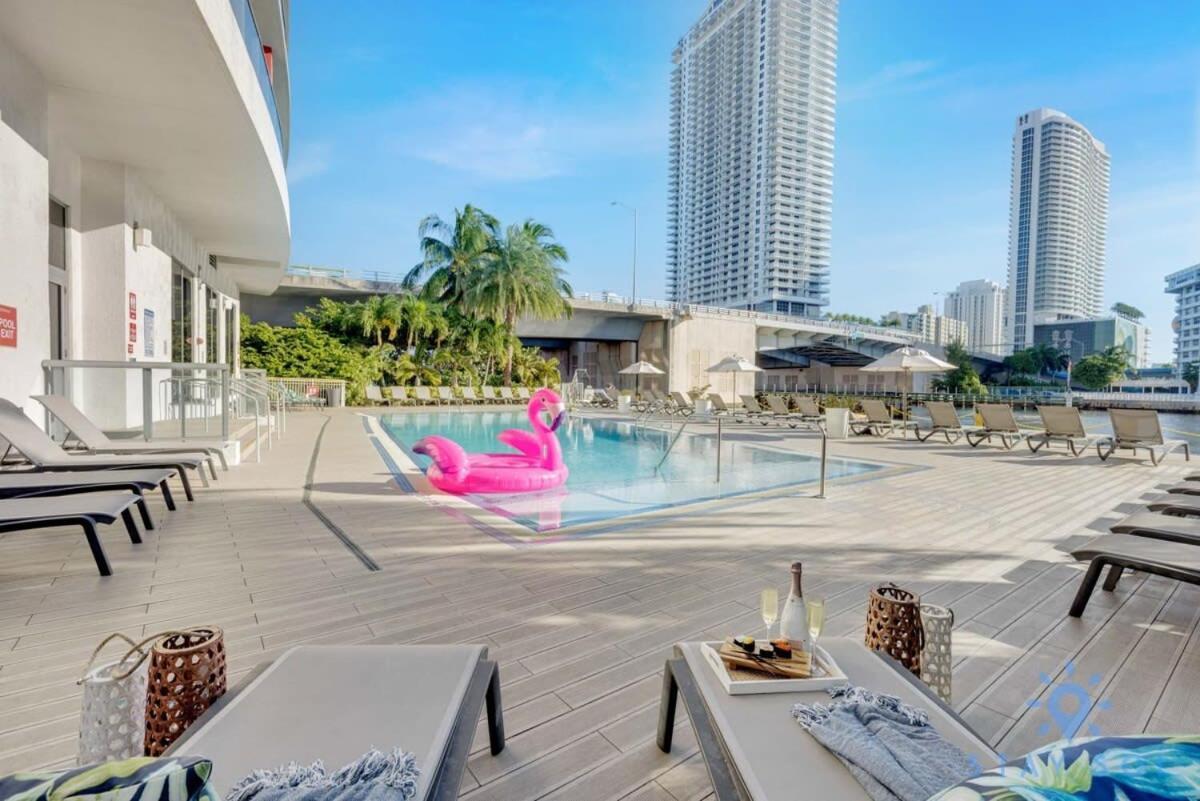 Balcony - Pool - Near Beach - Gym Hallandale Beach Buitenkant foto