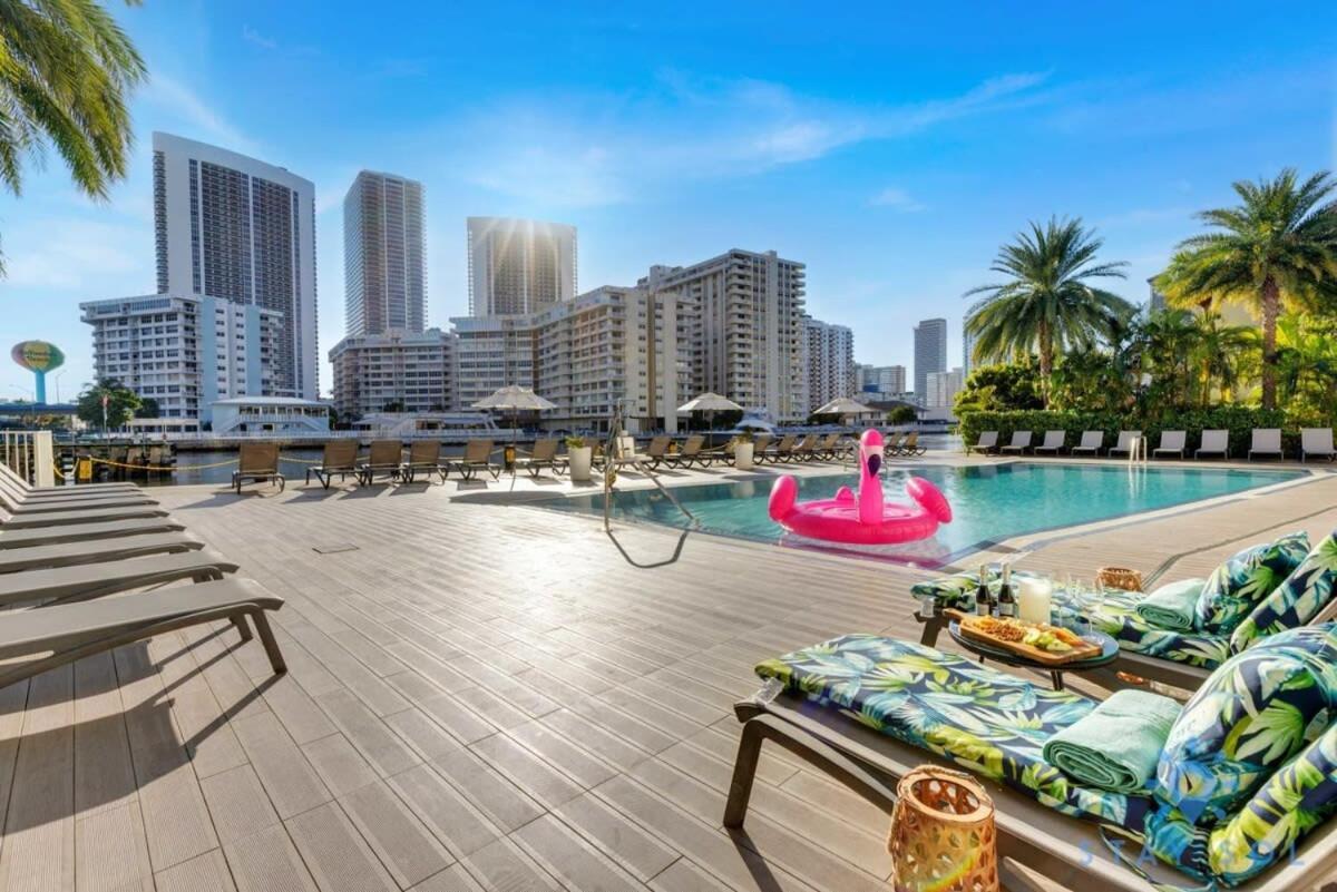 Balcony - Pool - Near Beach - Gym Hallandale Beach Buitenkant foto
