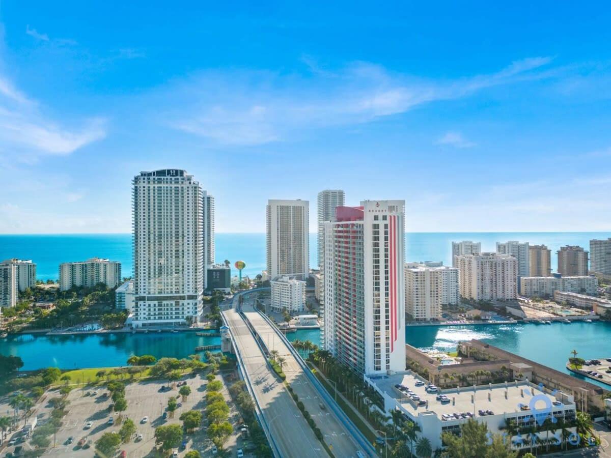 Balcony - Pool - Near Beach - Gym Hallandale Beach Buitenkant foto