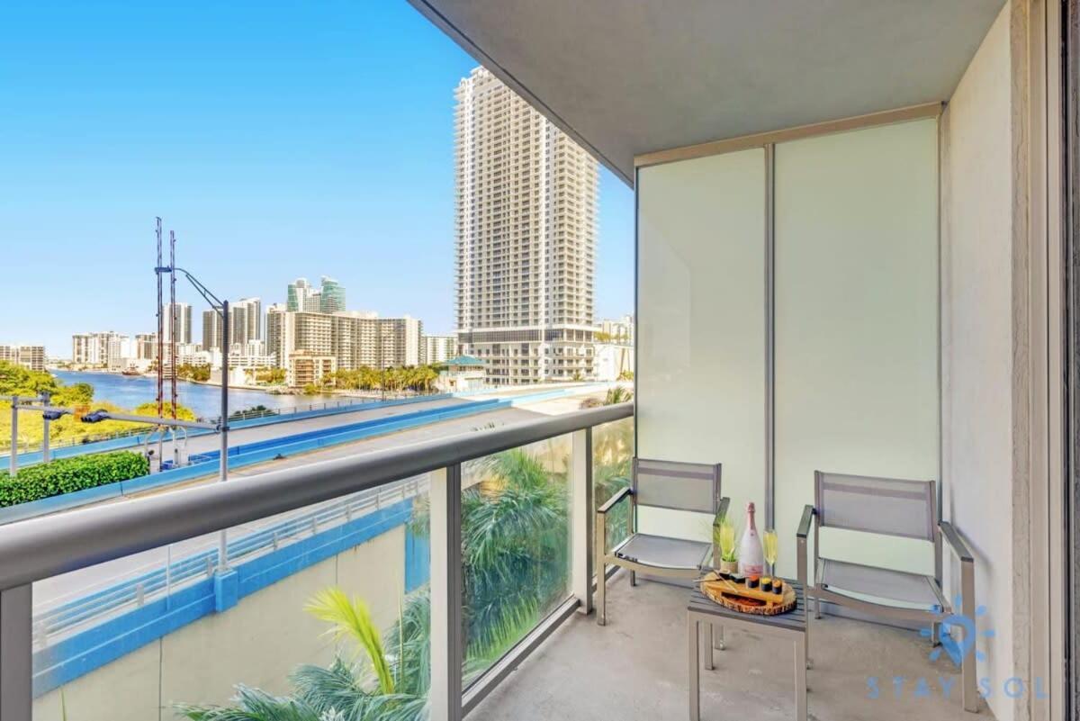 Balcony - Pool - Near Beach - Gym Hallandale Beach Buitenkant foto