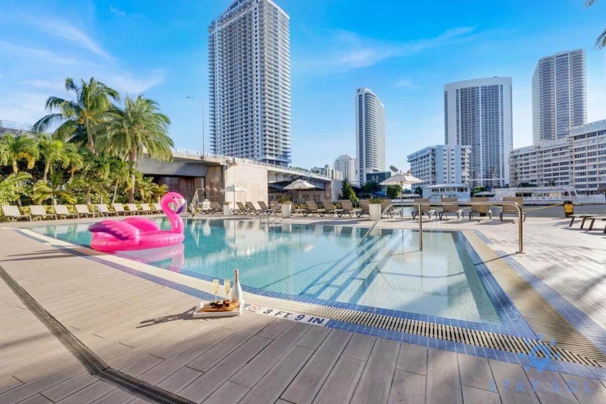 Balcony - Pool - Near Beach - Gym Hallandale Beach Buitenkant foto