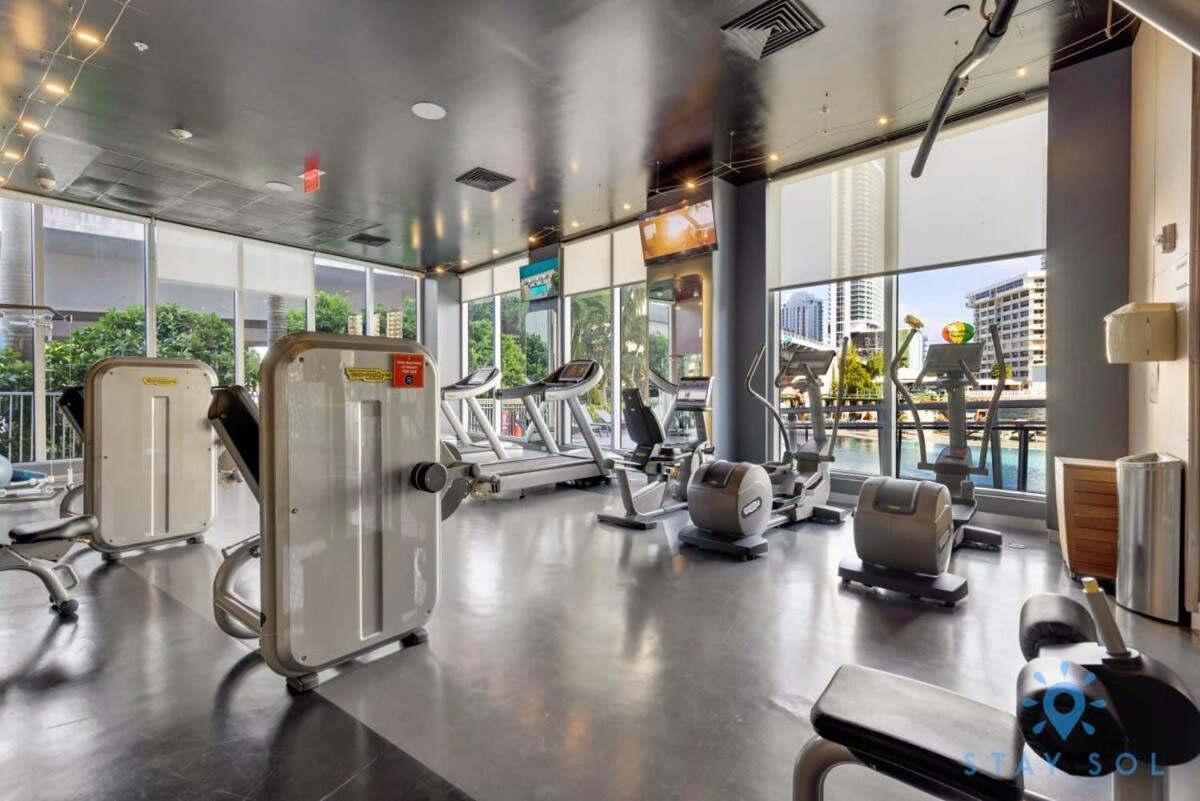 Balcony - Pool - Near Beach - Gym Hallandale Beach Buitenkant foto