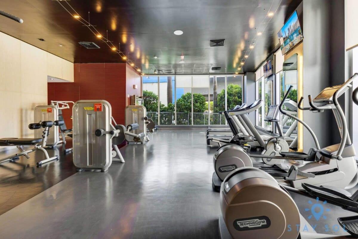 Balcony - Pool - Near Beach - Gym Hallandale Beach Buitenkant foto