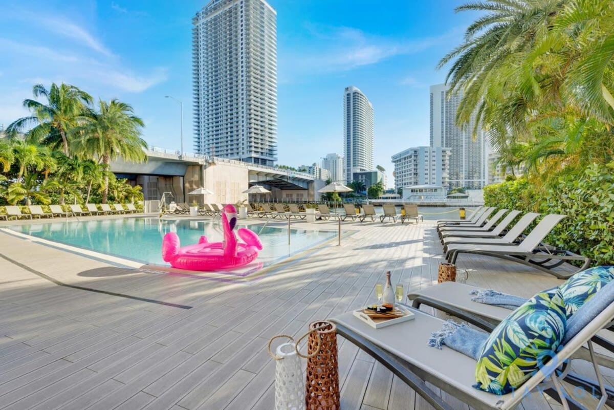 Balcony - Pool - Near Beach - Gym Hallandale Beach Buitenkant foto