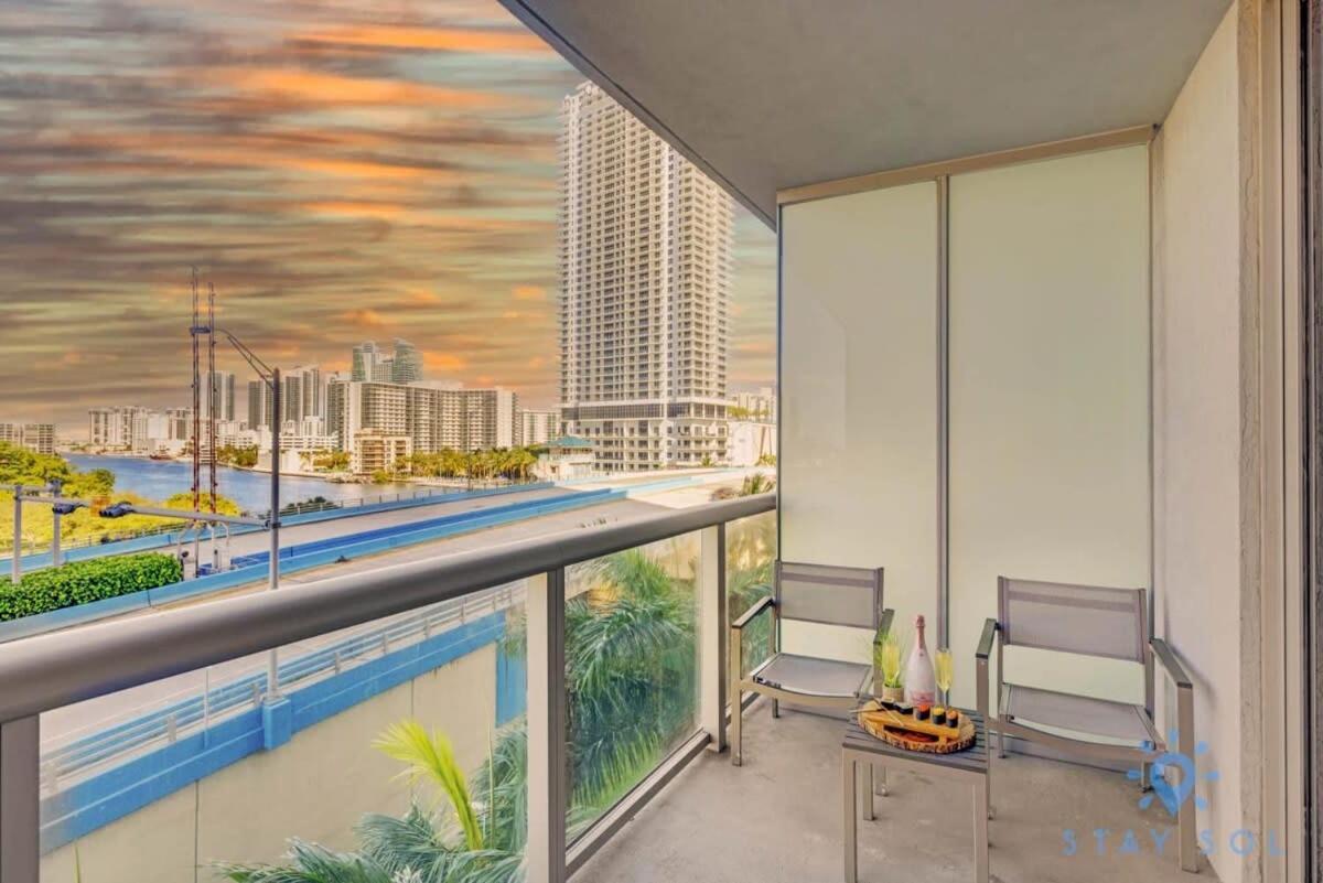 Balcony - Pool - Near Beach - Gym Hallandale Beach Buitenkant foto