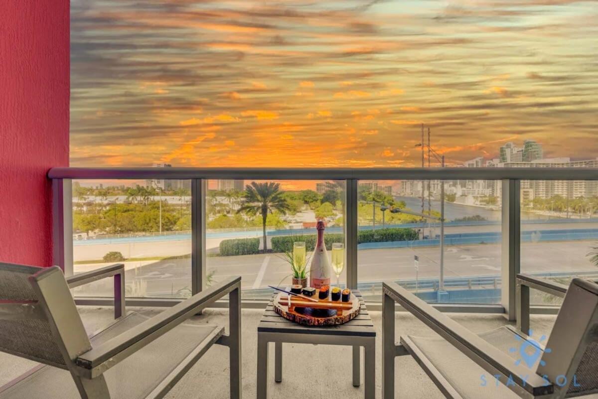 Balcony - Pool - Near Beach - Gym Hallandale Beach Buitenkant foto